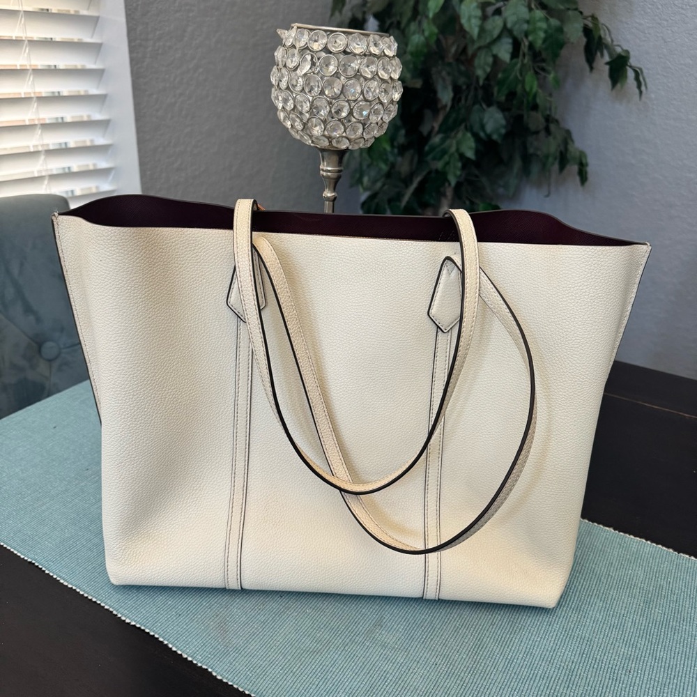 Tory Burch Perry Triple-Compartment Tote Bag in New Ivory leather. - Picture 9 of 10